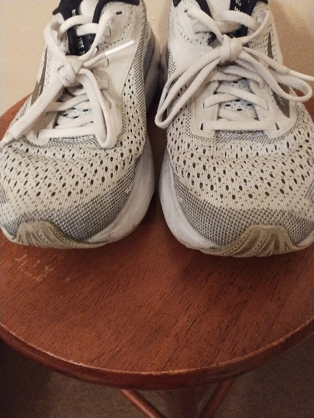 Brooks Adrenaline GTS 24 Womens 7.5 Medium Running Shoes White Black 1204261B126